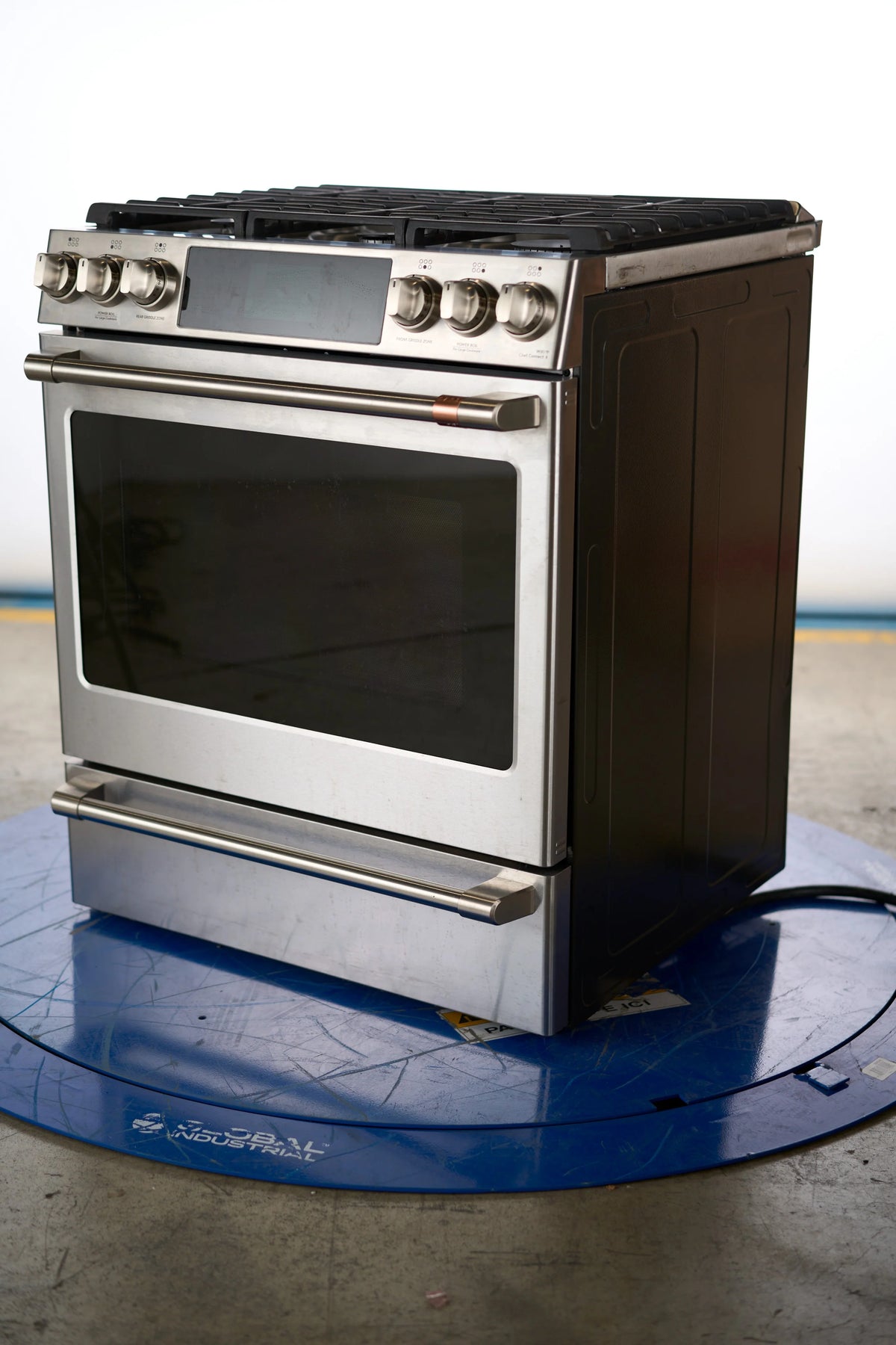 30 IN. 5.7 CU. FT. Slide-In Dual-Fuel Convection Range D4935