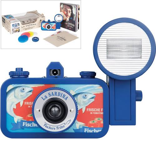 Camera with Flash O83621